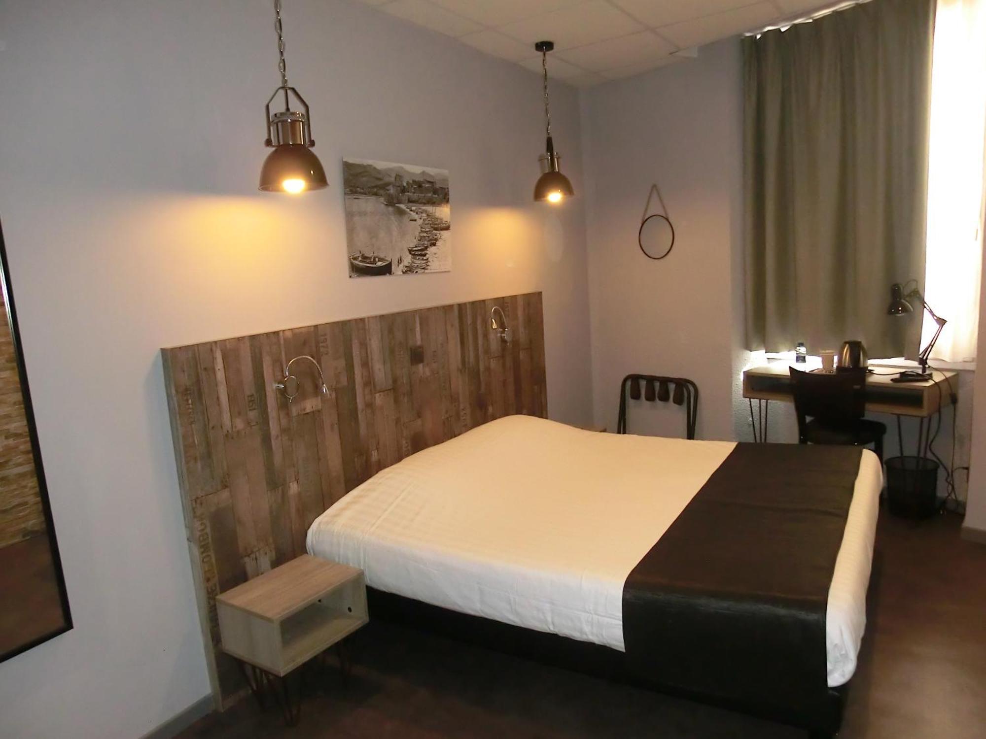 Hotel Sur Le Quai Port Vendres Oda fotoğraf